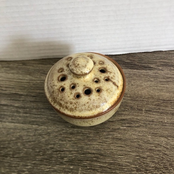 Handmade Pottery Garlic Keeper - Picture 5 of 13